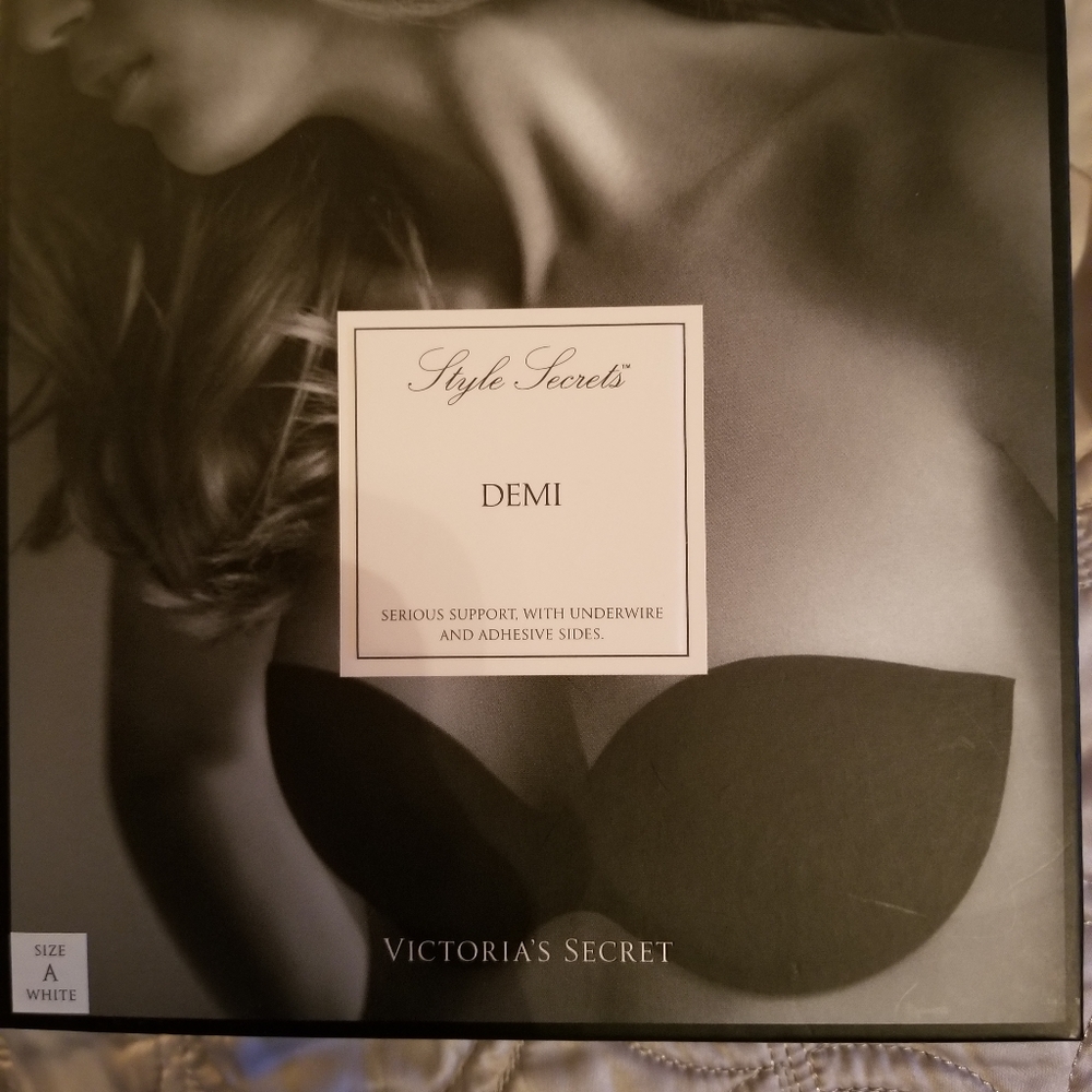 Victoria Secret Demi strapless bra